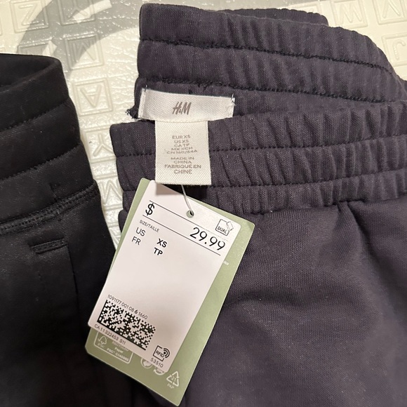 Collection/lot of name brand joggers (including Roots, adidas, Gap, and more) - Picture 3 of 7